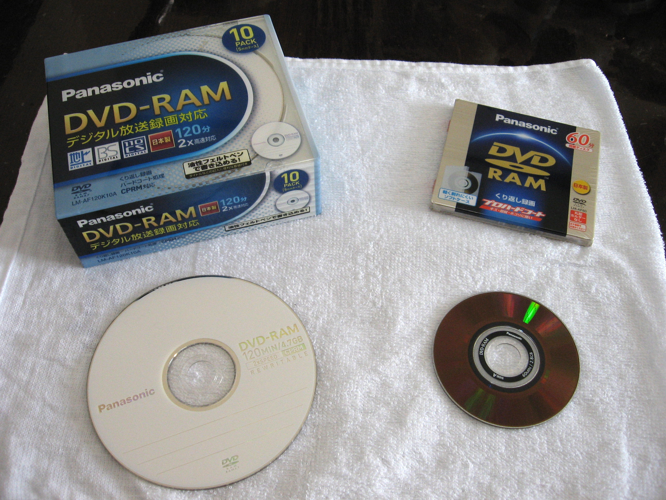 12cm와 8cm Panasonic DVD-RAM 매체와 포장
